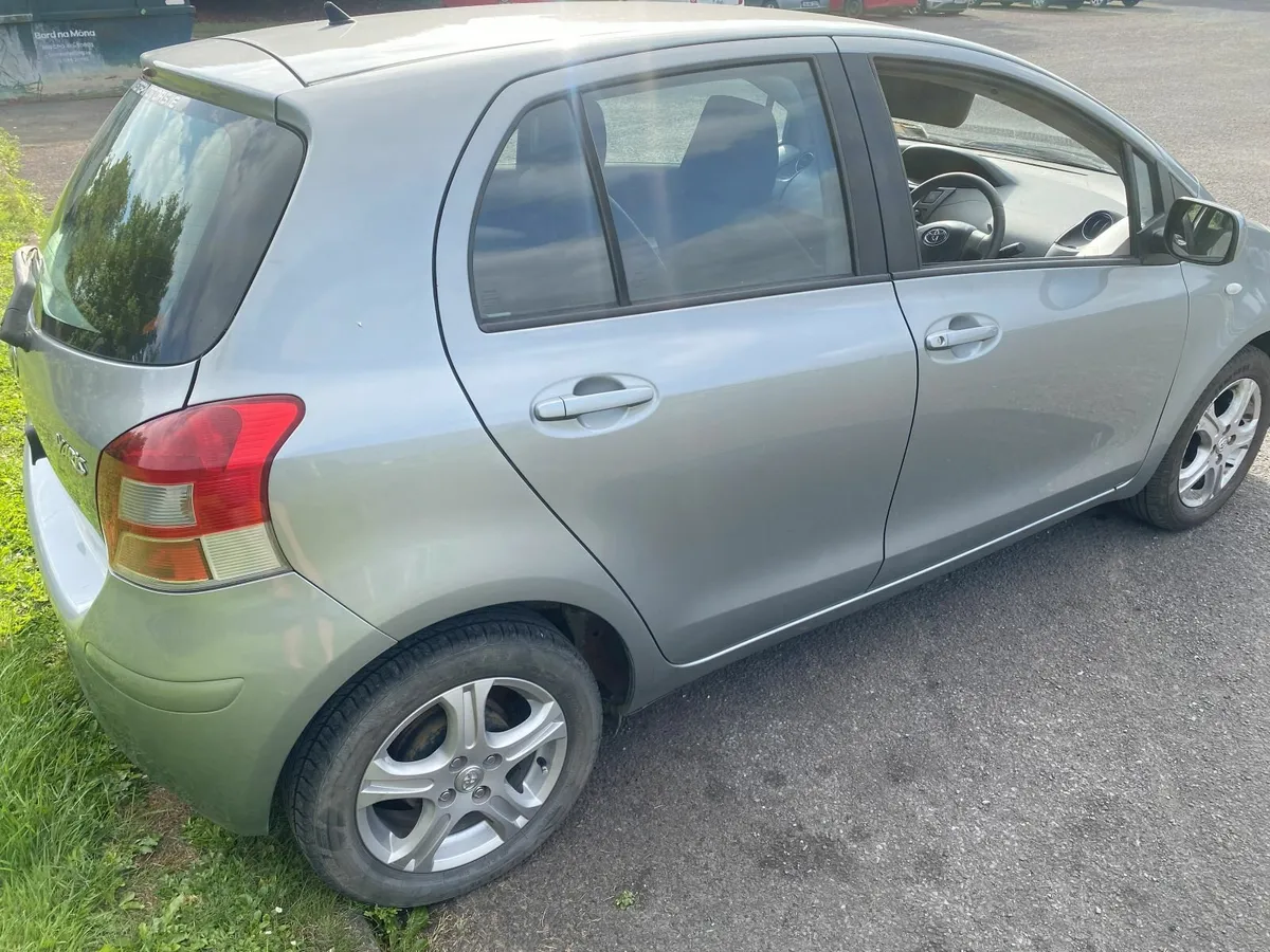 Toyota Yaris 2011 AUTO Low Milage!!!! - Image 3