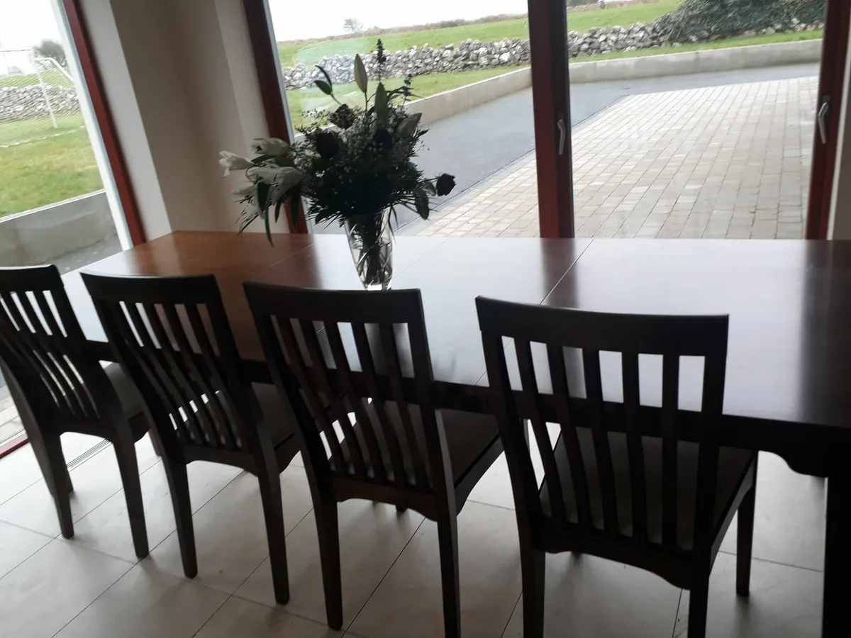 Laura Ashley Garrat ending dining table - Image 1