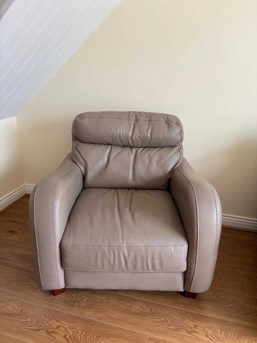 Two seater leather sofa & one matching leather arm - Image 2
