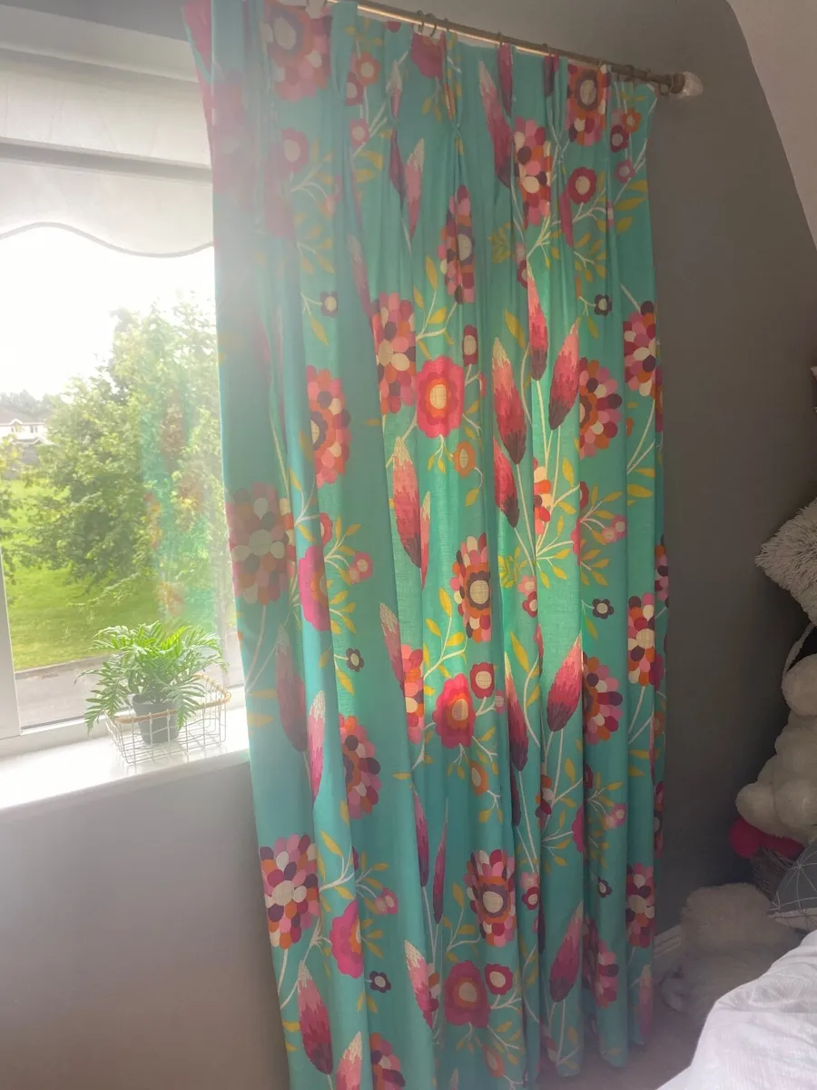Curtains - Image 3