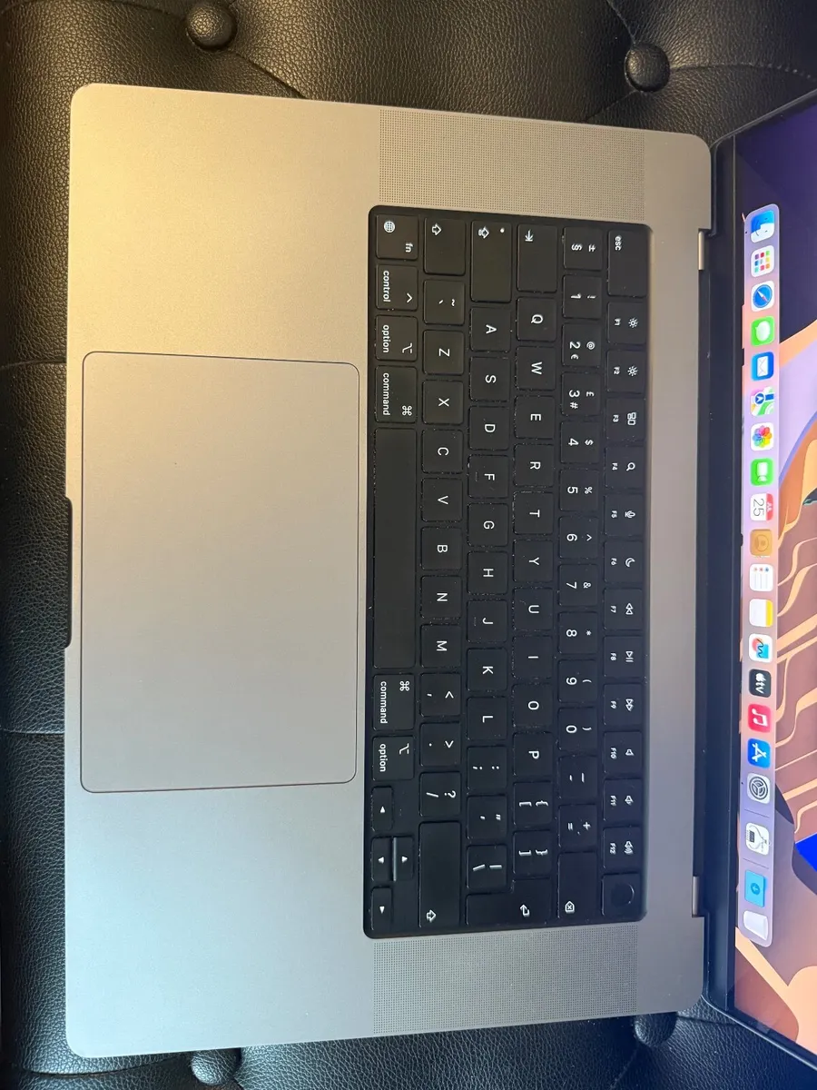 MacBook Pro 16 M1 Pro 2022 32GB/1TBSSD/163c - Image 4