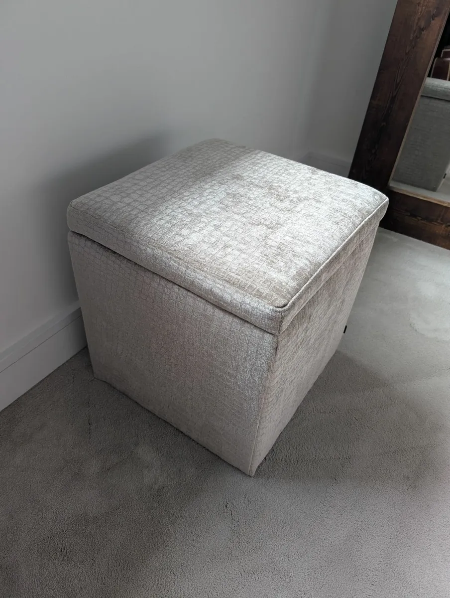 Footstool or pouffe - Image 2