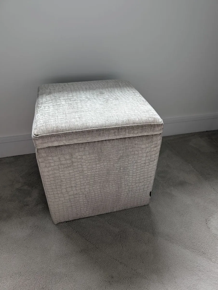 Footstool or pouffe - Image 3