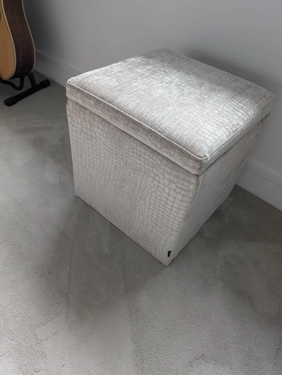 Footstool or pouffe - Image 4