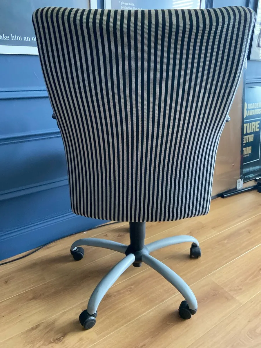 Office chair - Image 2