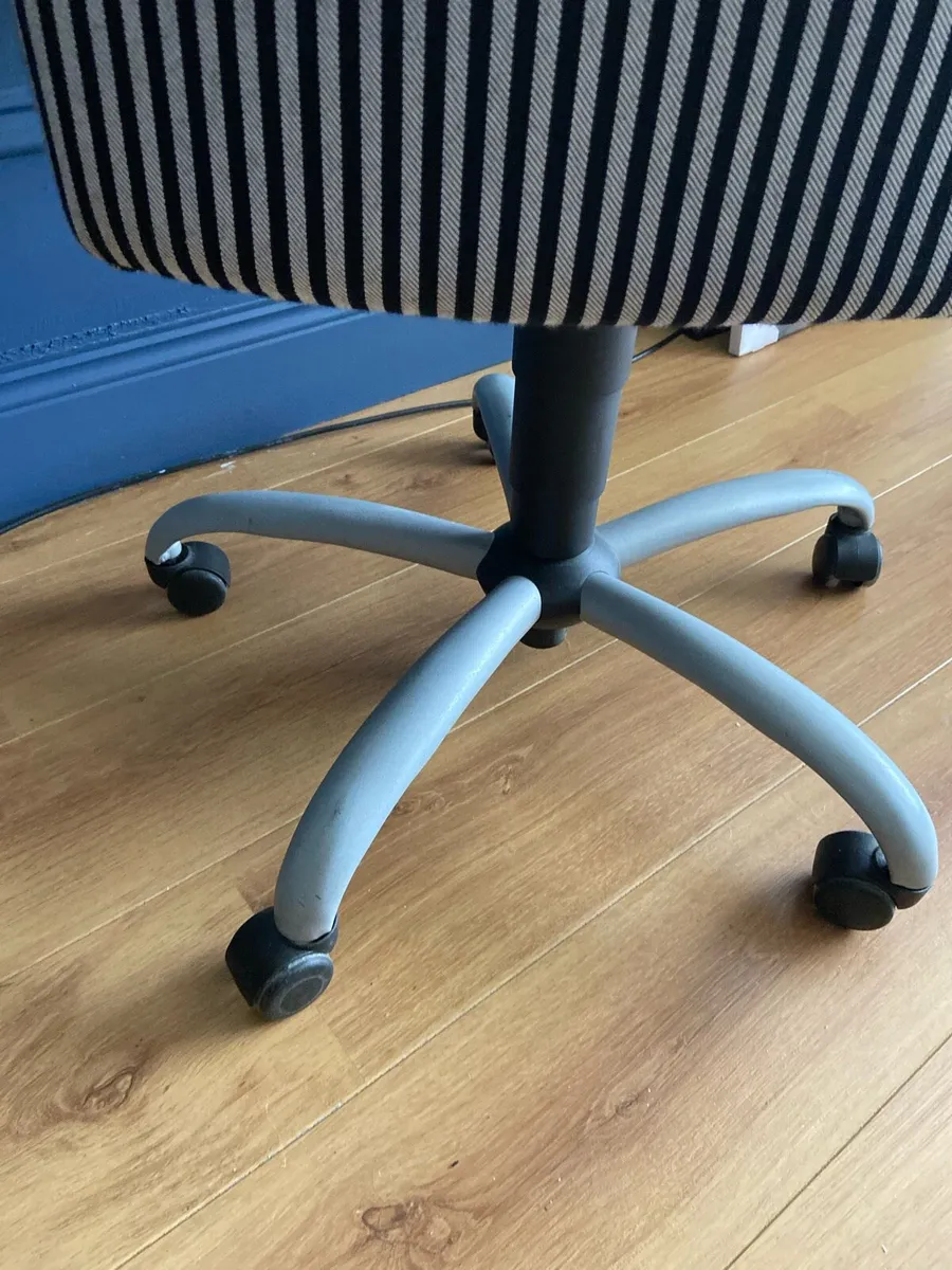 Office chair - Image 3