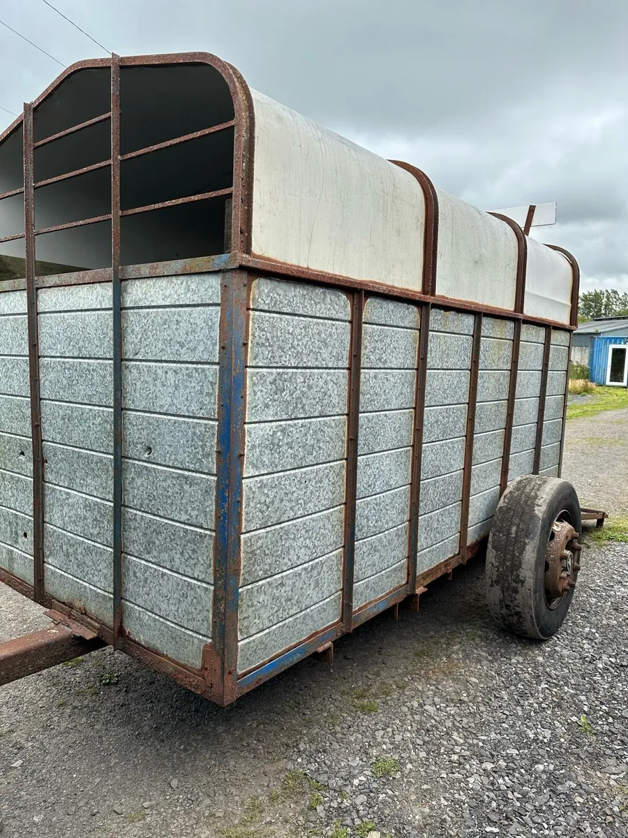 Cattle trailer - Image 1