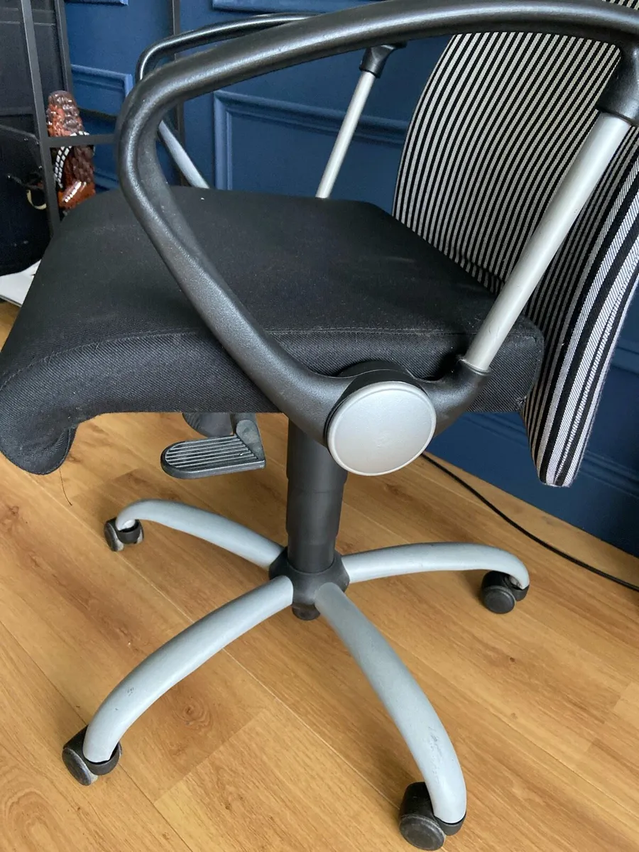 Office chair - Image 4
