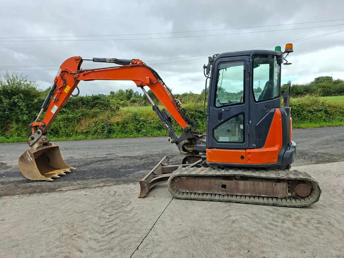 2017 Hitachi 55.5 - Image 1