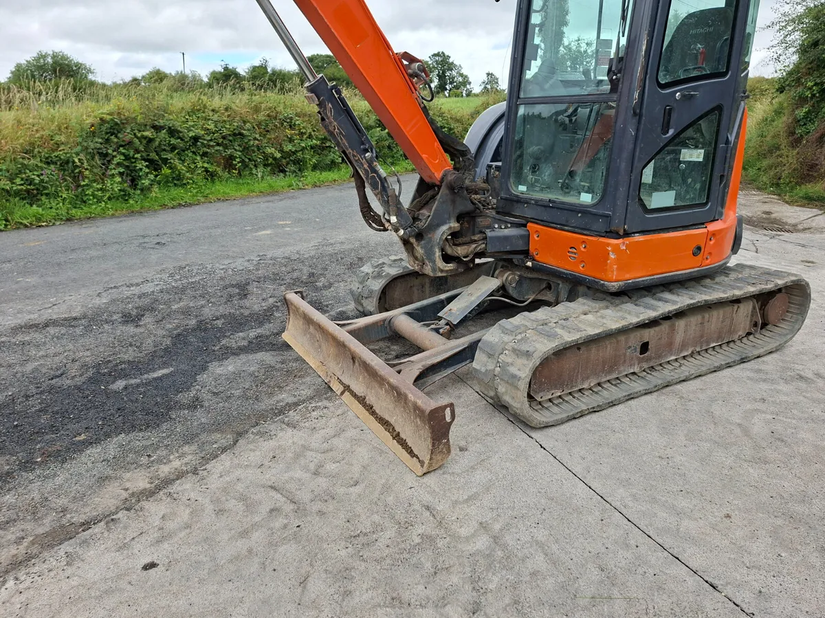 2017 Hitachi 55.5 - Image 2