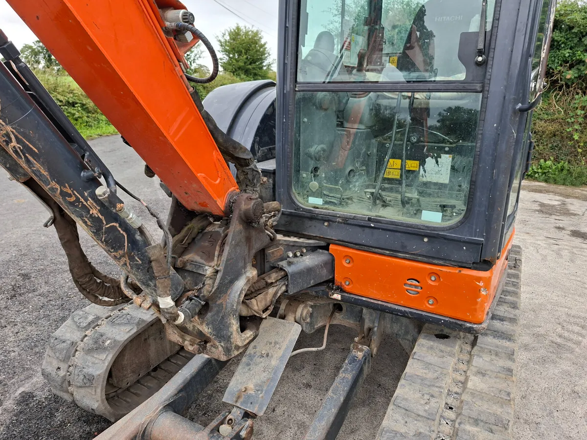 2017 Hitachi 55.5 - Image 4