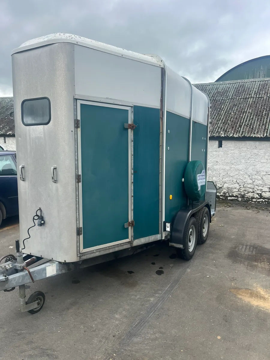 505 horse box for sale - Image 1