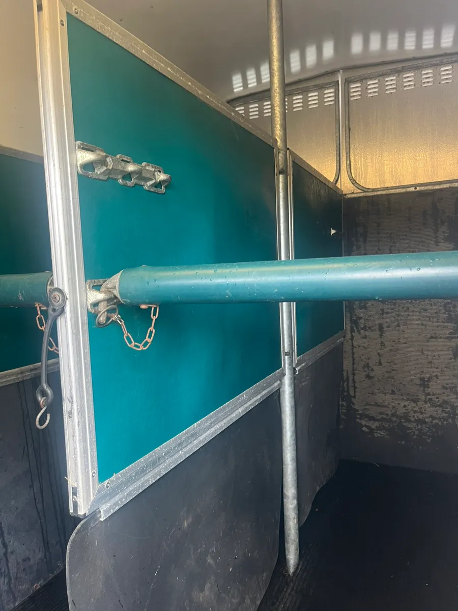 505 horse box for sale - Image 3