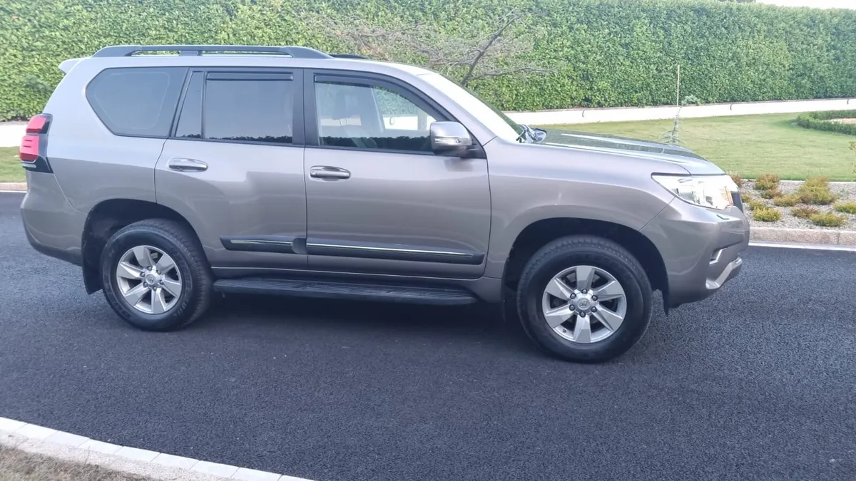 Toyota land cruiser only 333 tax - Image 2
