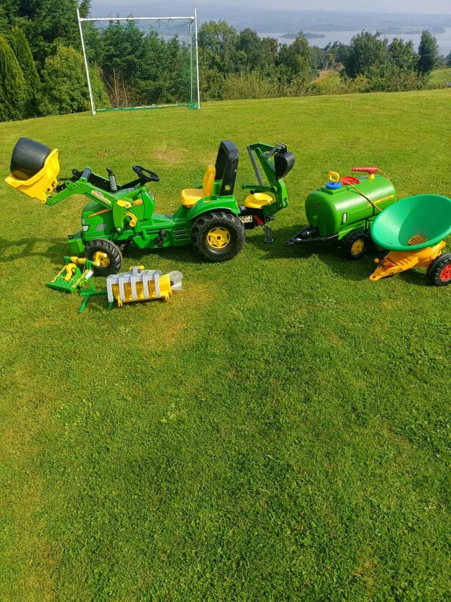 John Deere kids tractor and accessories - Image 1