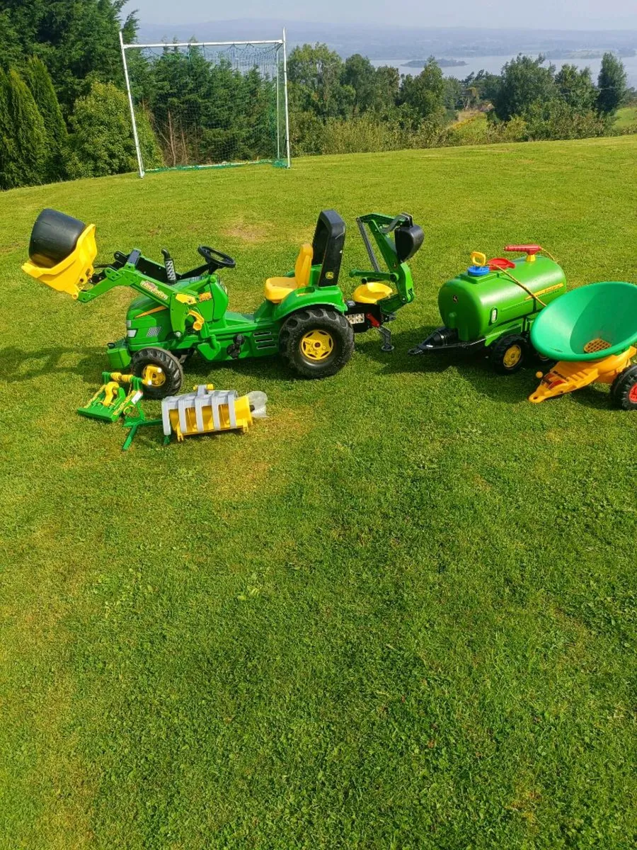 John Deere kids tractor and accessories - Image 2