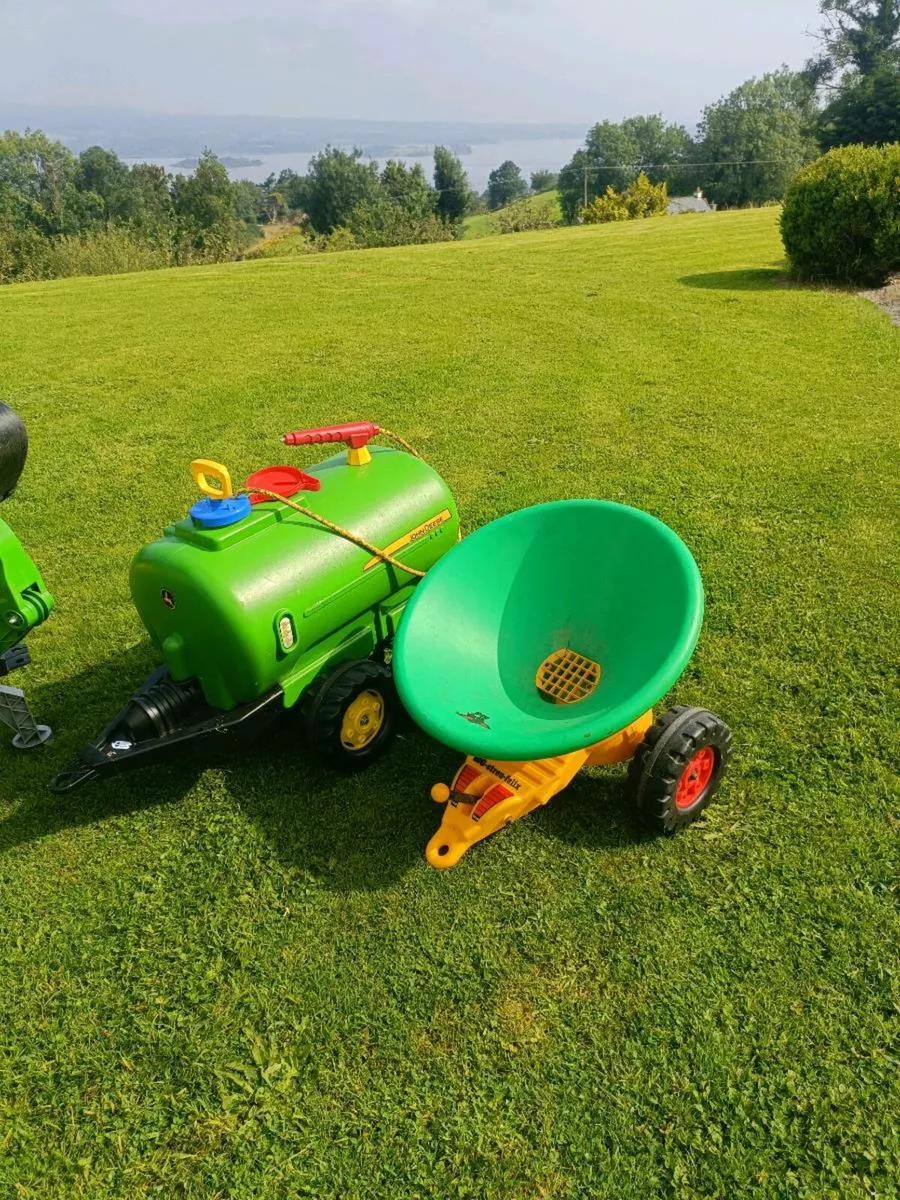 John Deere kids tractor and accessories - Image 3