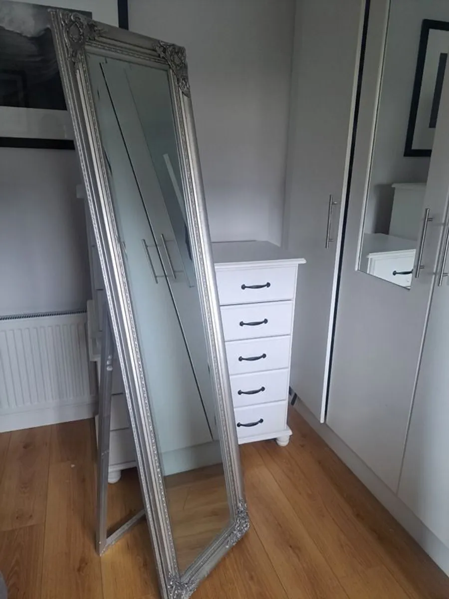 Bedroom - Image 2