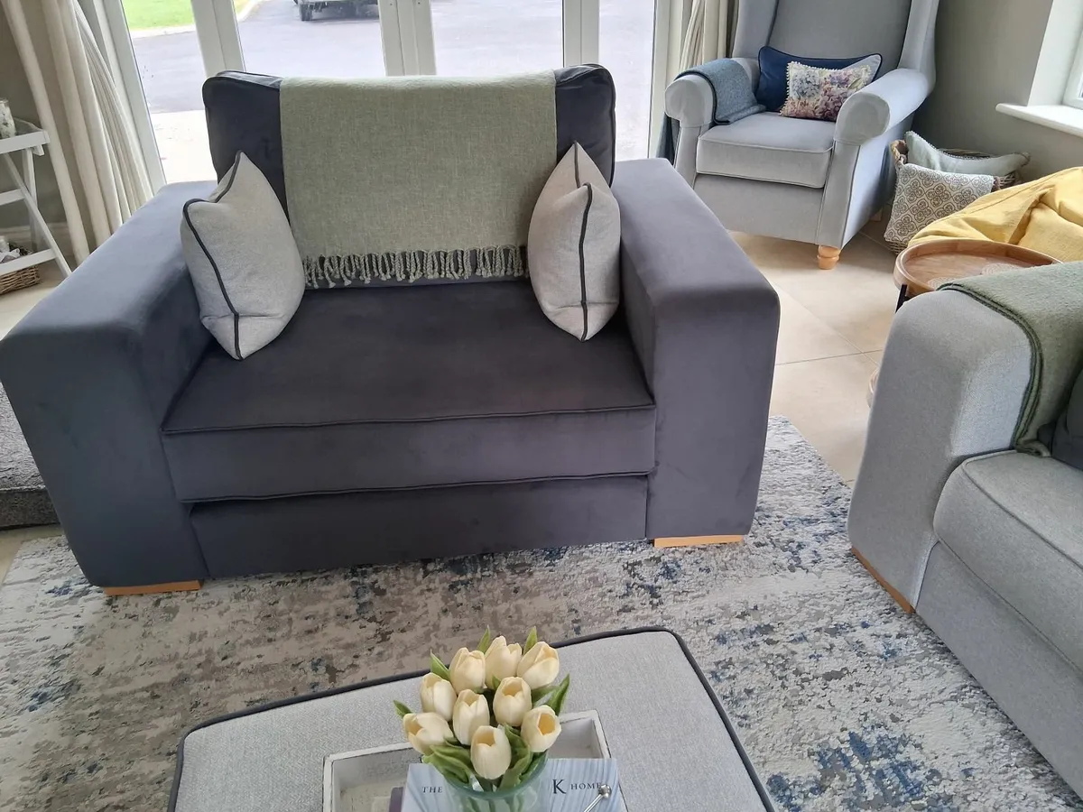 Couches - Image 2