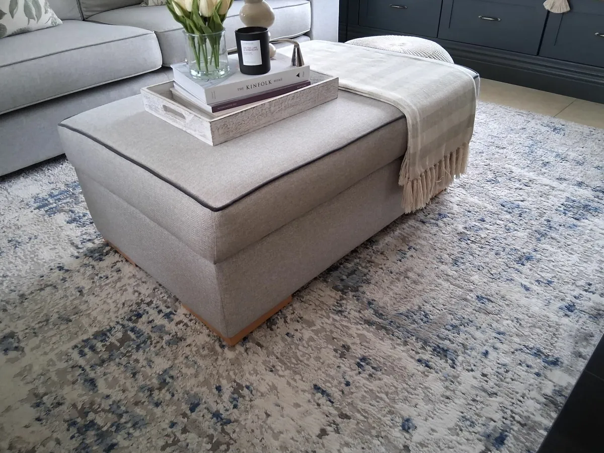 Couches - Image 3