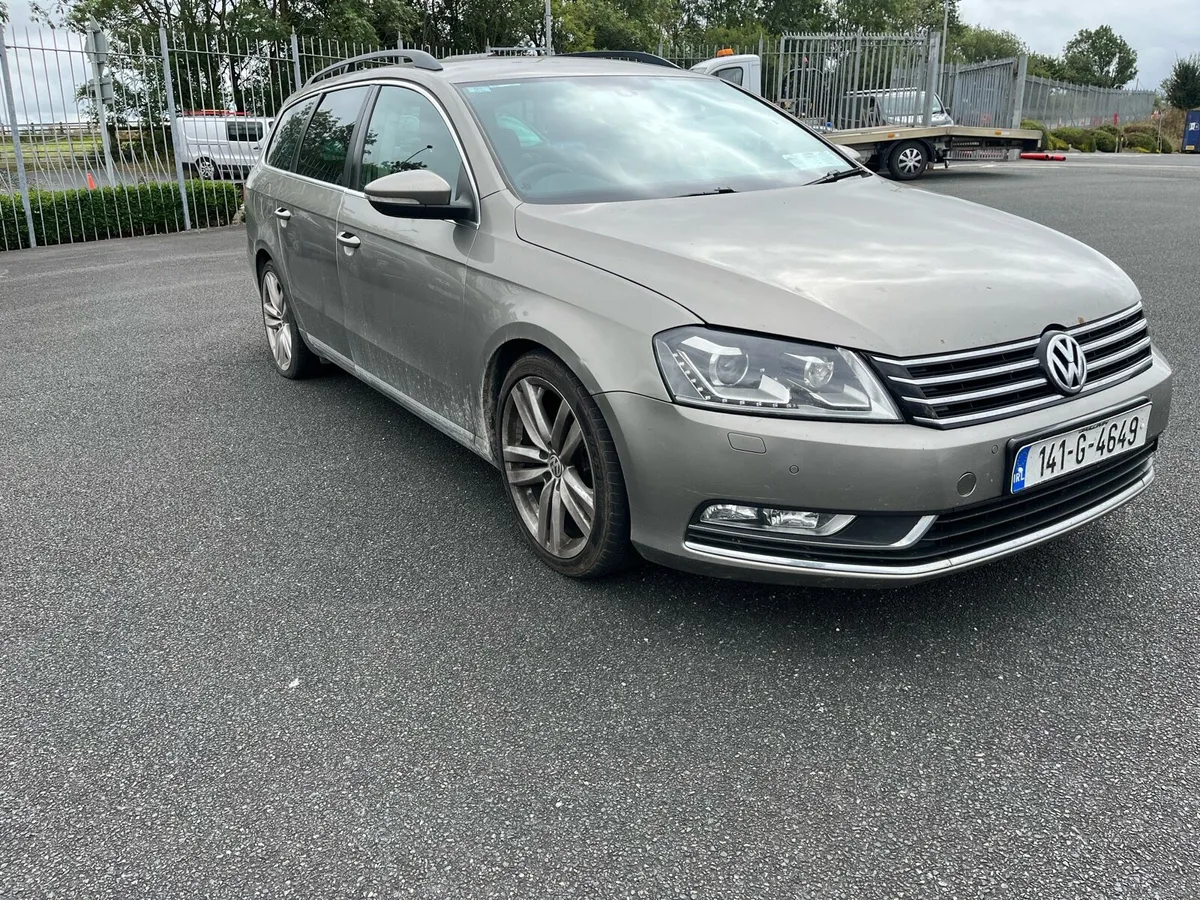 2014 Volkswagen Passat - Image 2