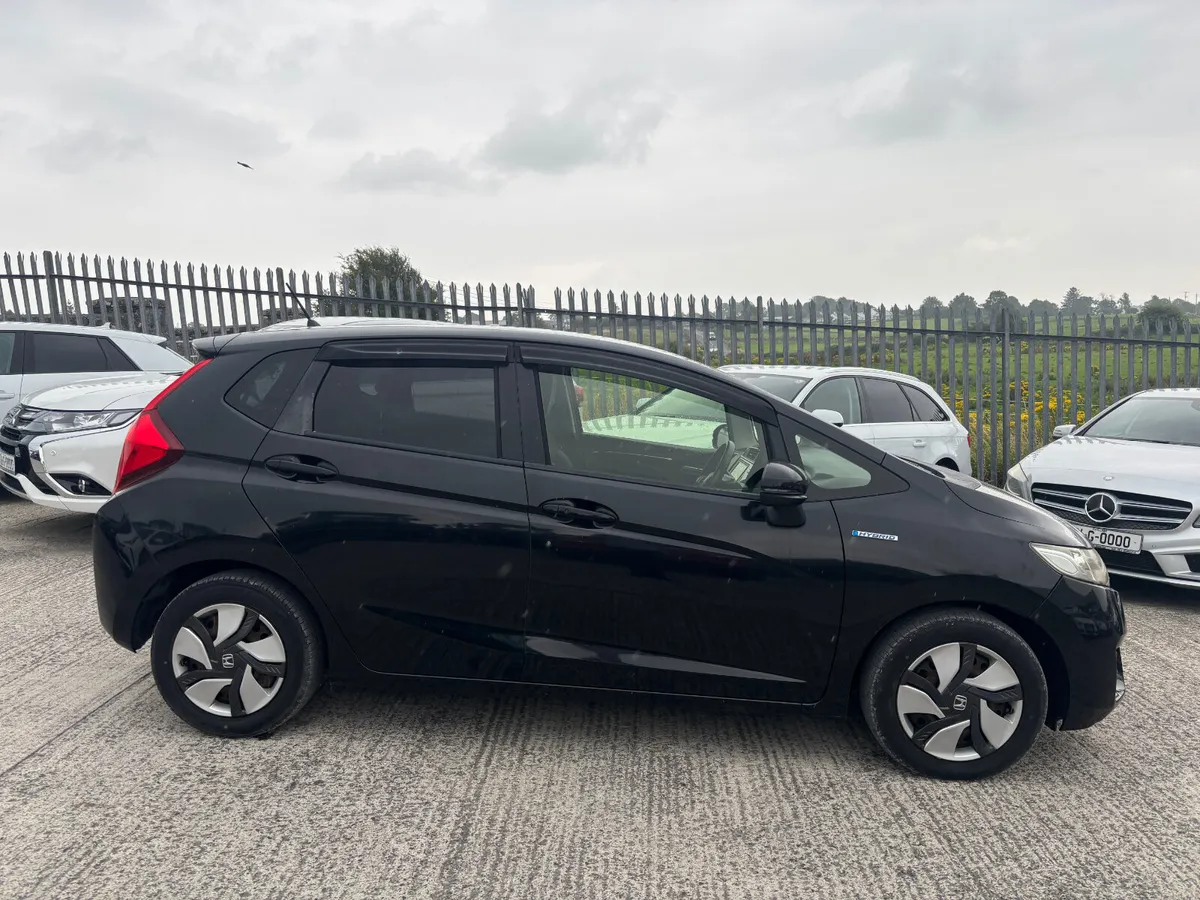 Honda Fit Self Charging Hybrid 2014 - Image 2