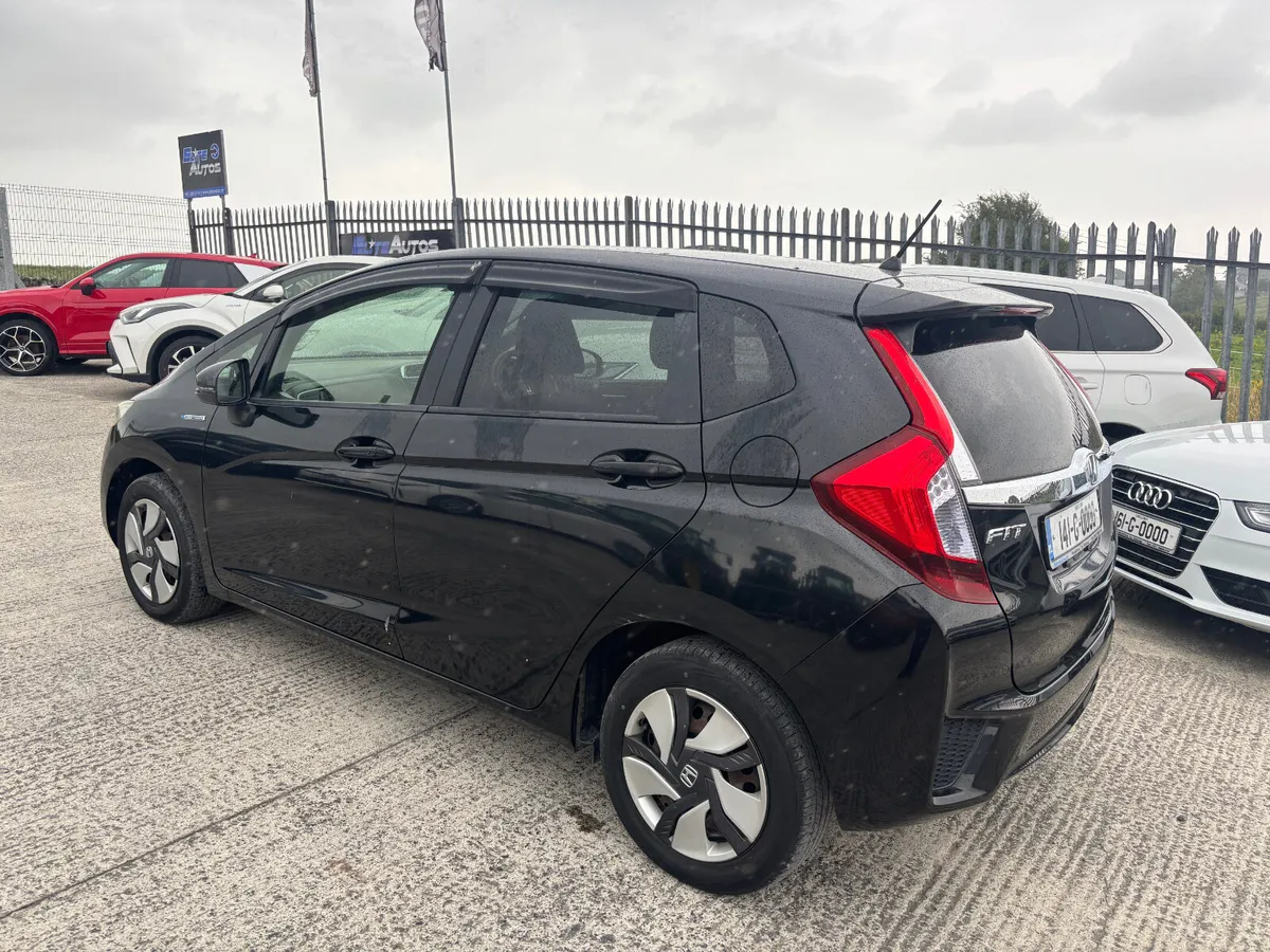 Honda Fit Self Charging Hybrid 2014 - Image 4