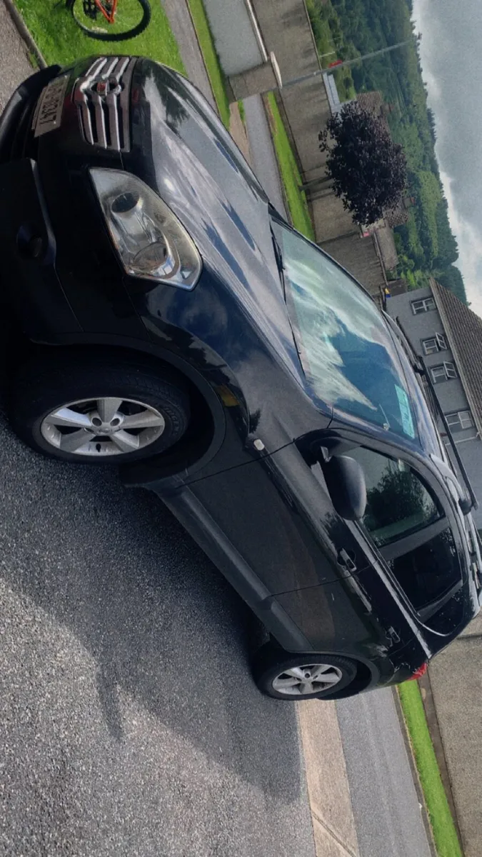 Nissan Qashqai+2 2010 - Image 2