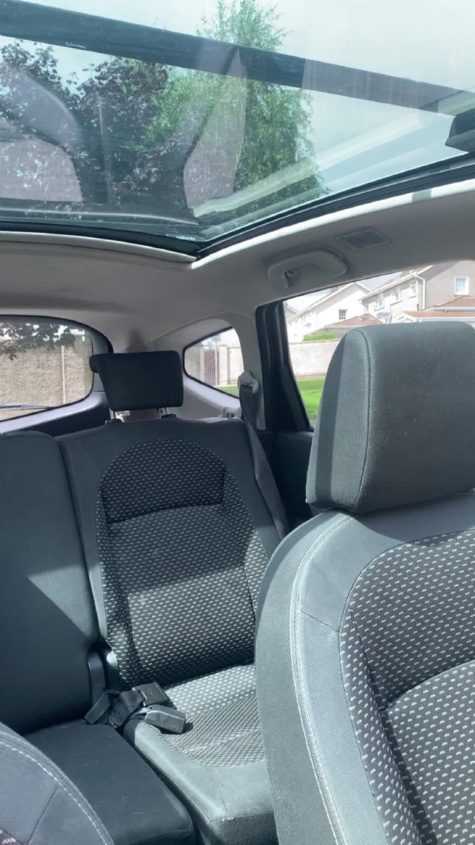 Nissan Qashqai+2 2010 - Image 4