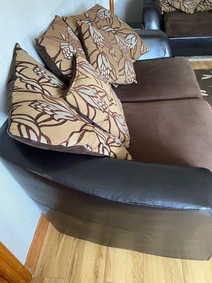 Couches - Image 2