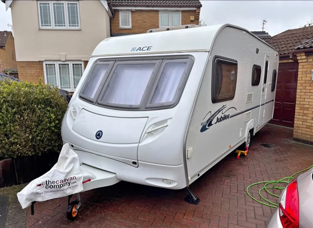 Ace Jubilee five birth caravan - Image 1