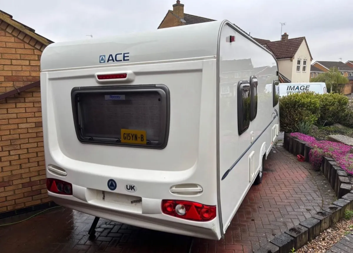 Ace Jubilee five birth caravan - Image 4