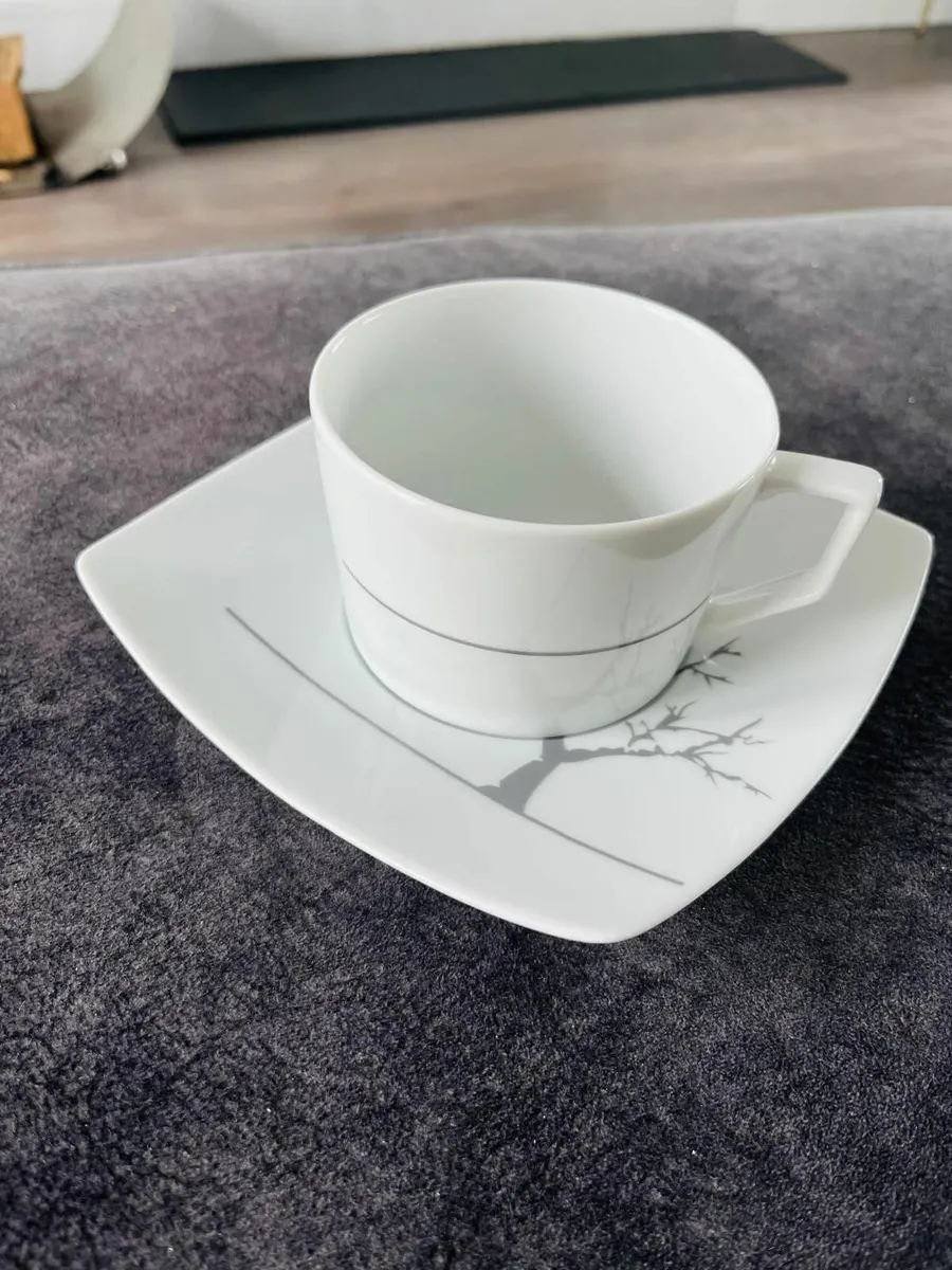 Cups and saucers - Image 3