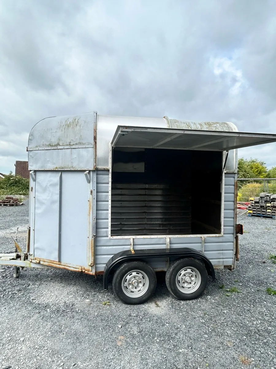 Horse boxes (coffee cart / ice cream) - Image 1