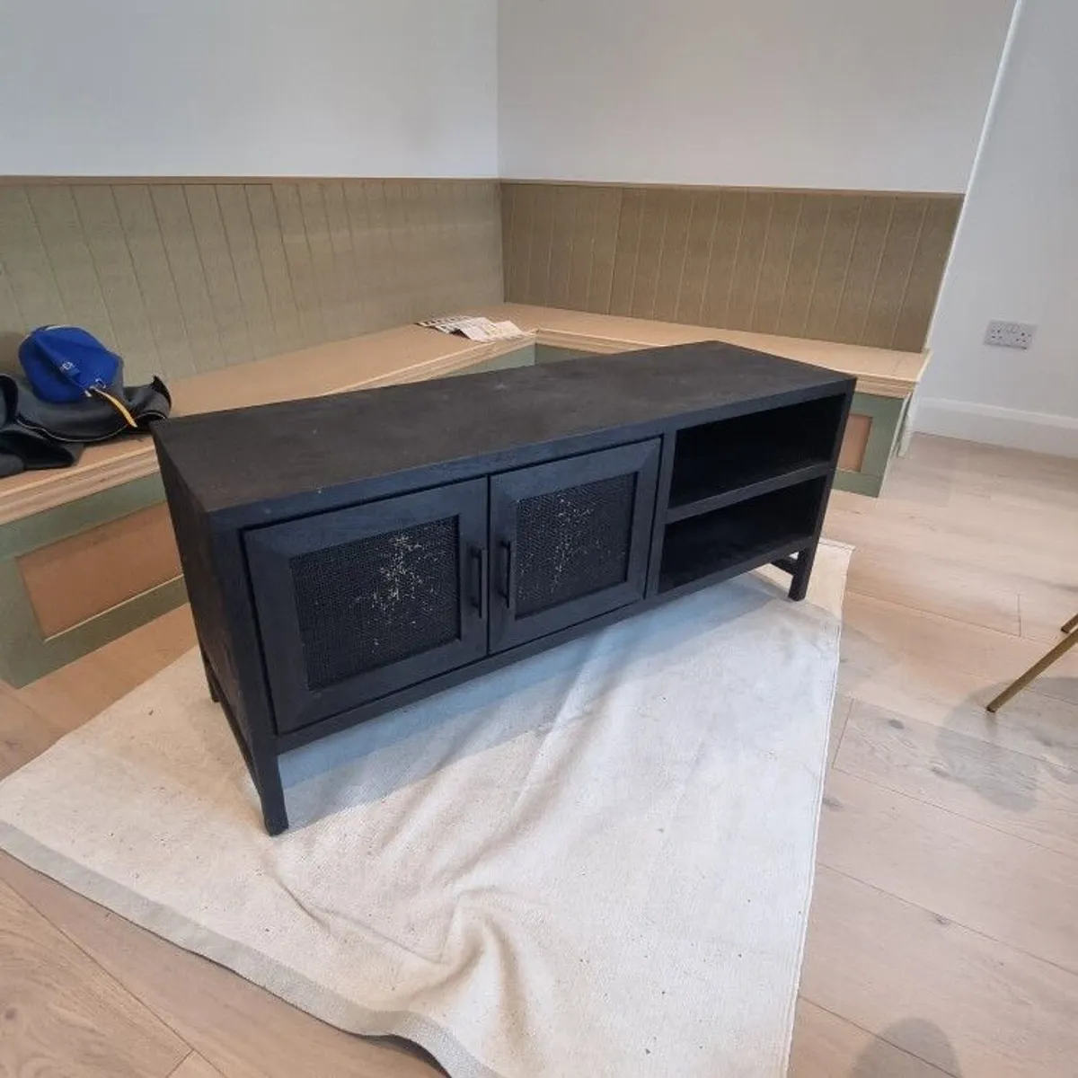 TV cabinet - Image 1