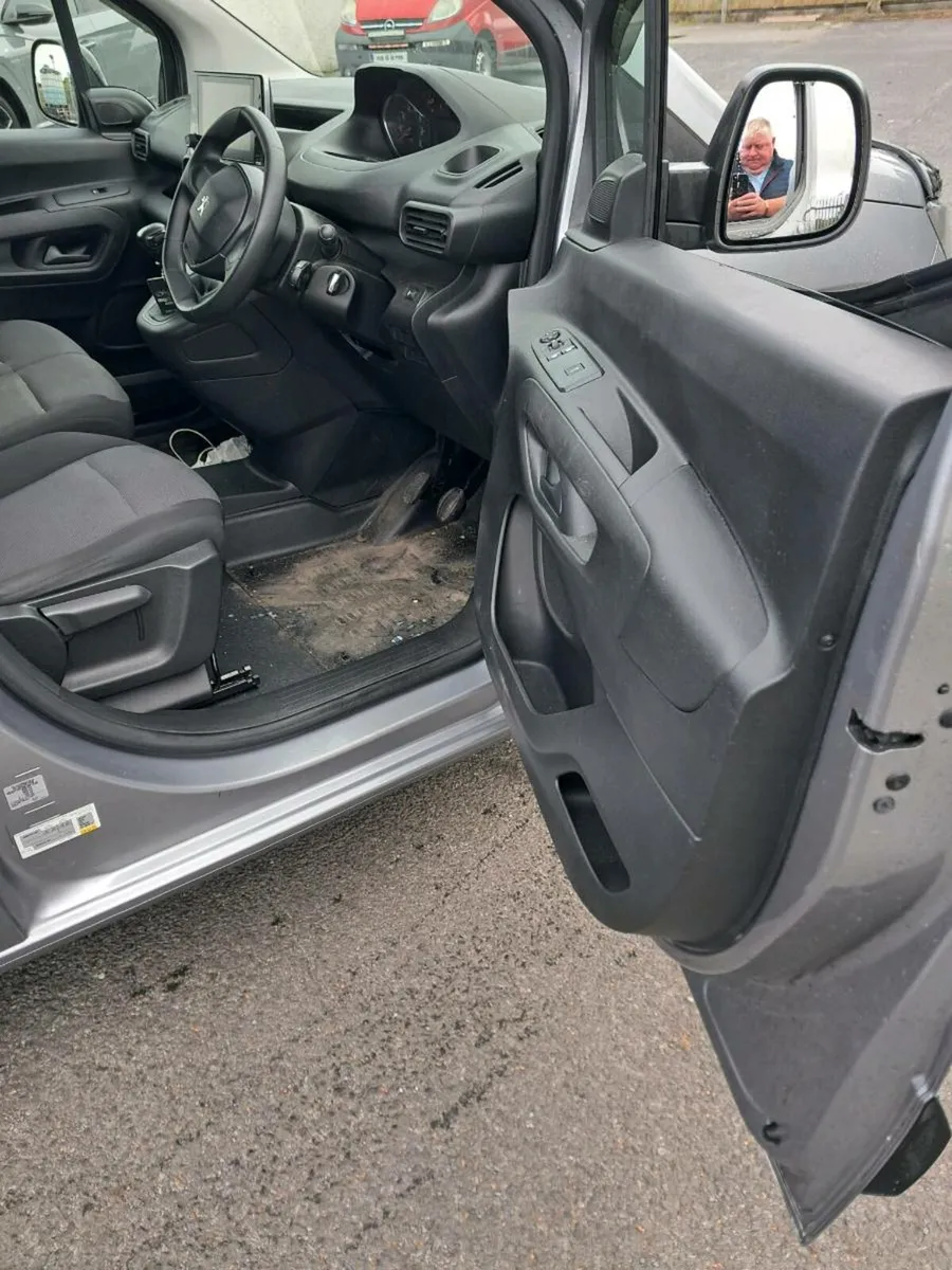 Van for sale - Image 2