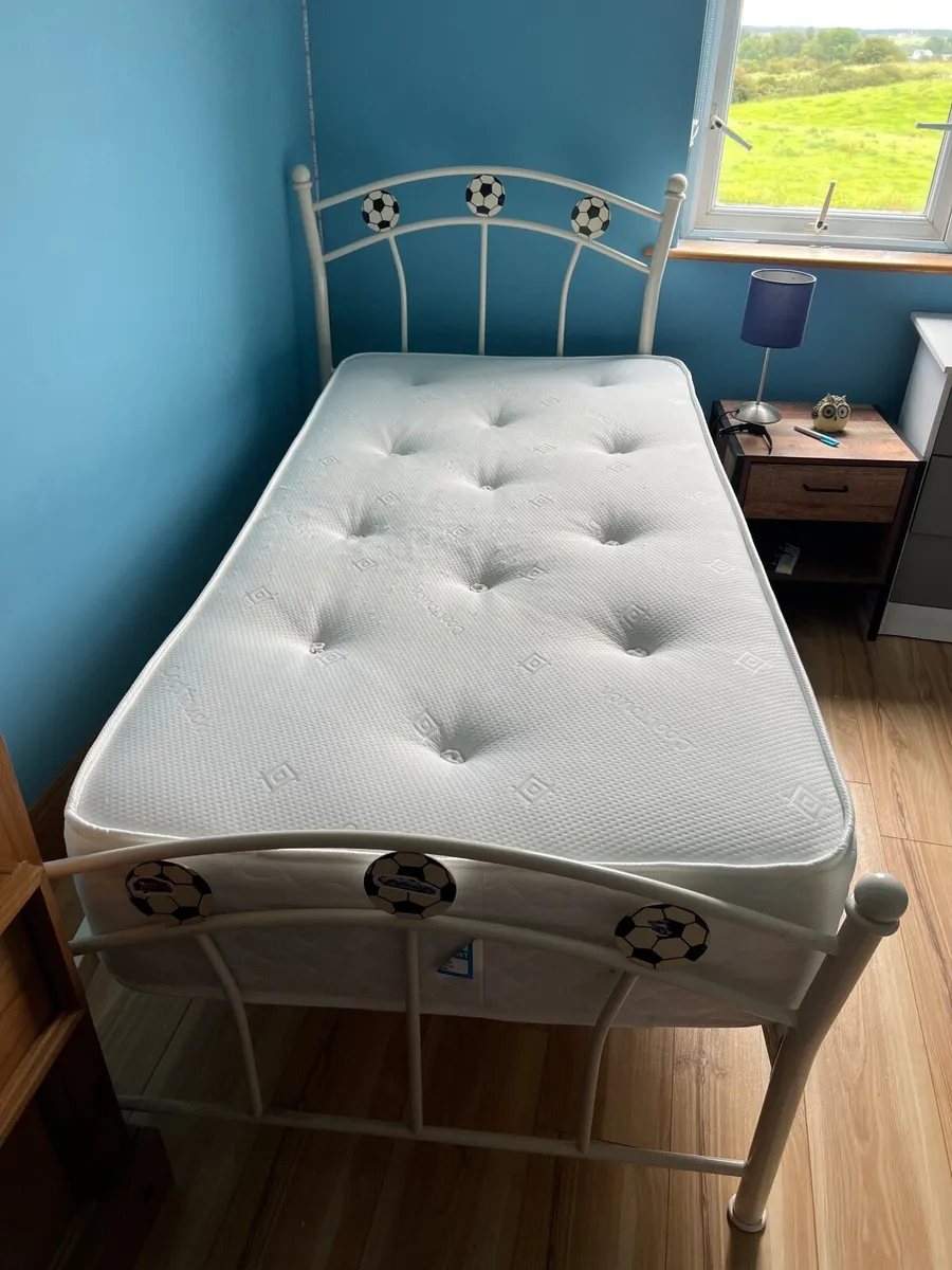 Single bed with mattress