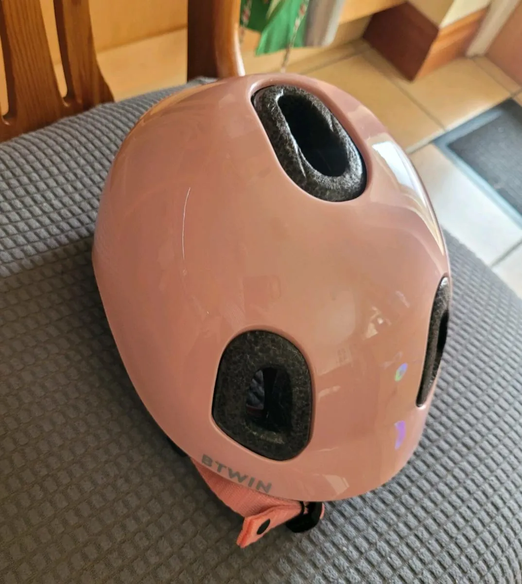 Decathlon BTWIN Kid’s pink scooter/cycling he - Image 2