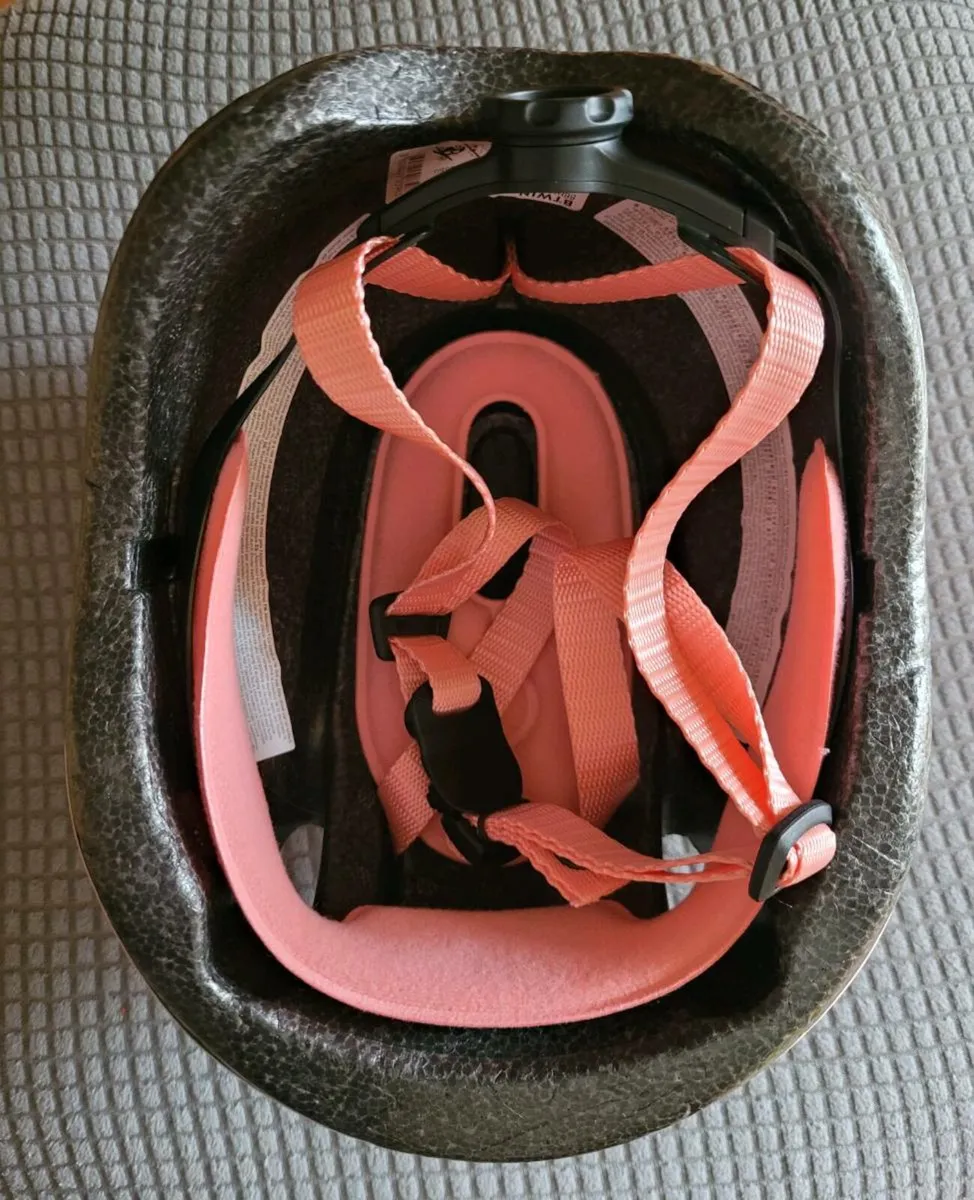 Decathlon BTWIN Kid’s pink scooter/cycling he - Image 3