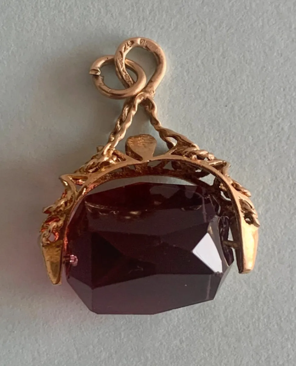 Vintage 9ct Gold amethyst fob - Image 1