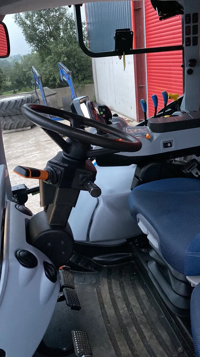 New Holland T6.145  2018 - Image 2
