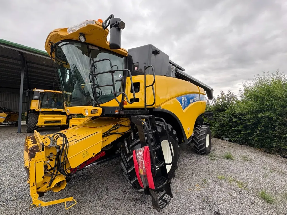 NEW HOLLAND CX8080 - Image 1