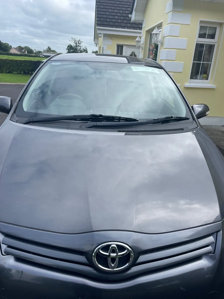 Toyota Auris 1.4 Diesel Automatic - Image 3