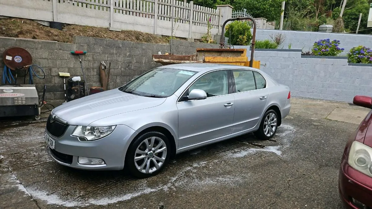 Skoda superb 2l tdi
AUTOMATIC 6 MONTHS TAX - Image 1