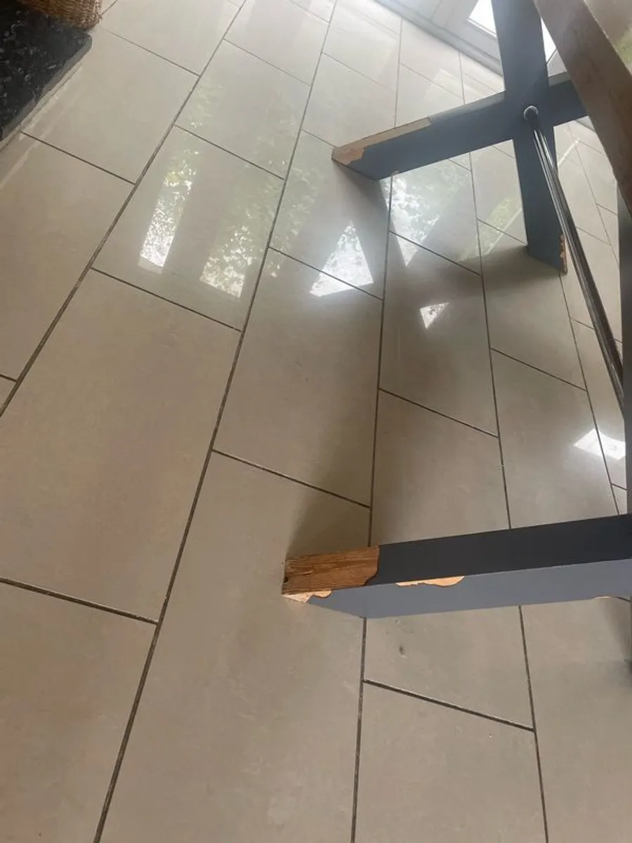 Kitchen Table - Image 4