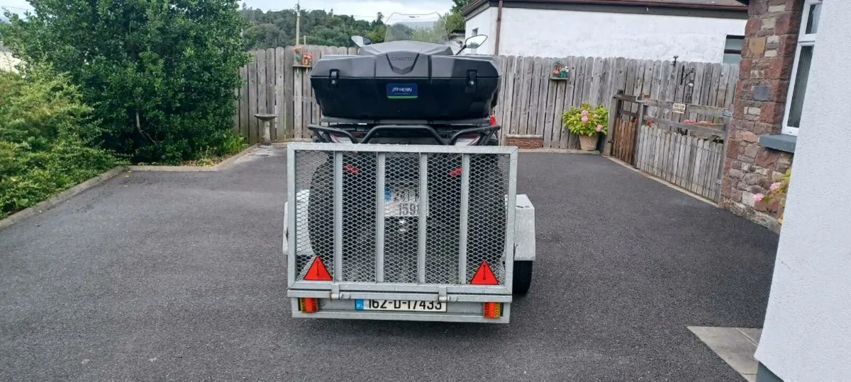 Trailer - Image 1