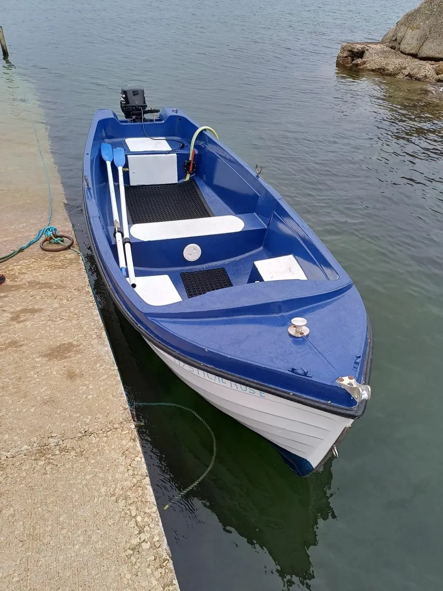 17ft fibre glass Boat with Parsuns 8hp & Trailer - Image 1