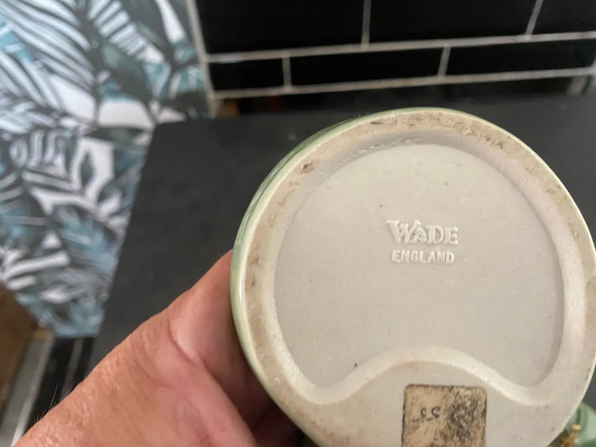 Vintage WADE pipe racks plus pipe - Image 3