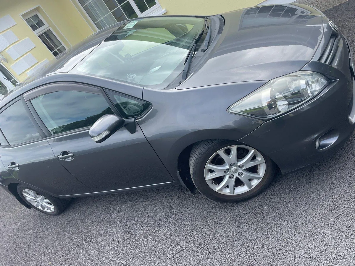 Toyota Auris 1.4 Diesel Automatic - Image 2