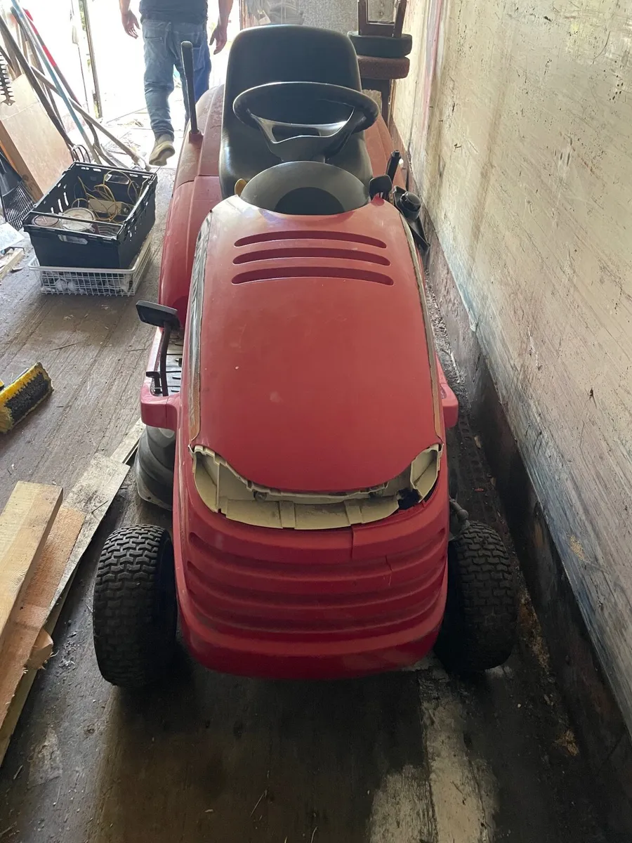 Honda 2315 ride on mower - Image 3